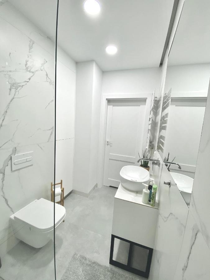 Mycherry - Old Town Apartment - Wiezienna 21C Вроцлав Екстер'єр фото